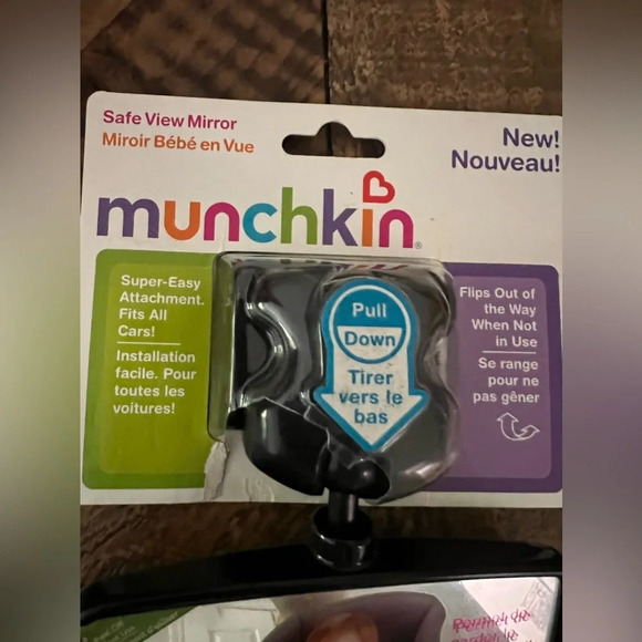 Munchkin Adjustable Backseat Car Mirror New Nwt - Picture 2 of 4